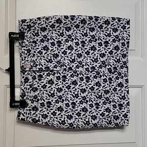 Chaps women's fitted mini skirt, size 8, navy blue and white.